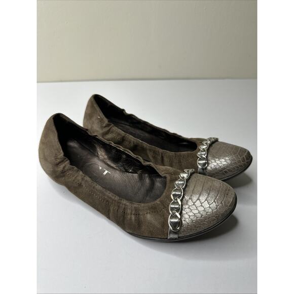AGL taupe Ballet Flat with Embossed Toe Cap, Silver Chain Hardware, 35 1/2 EUC - Picture 1 of 11